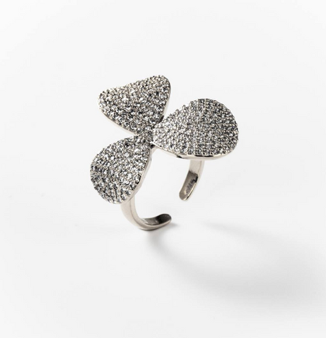 Chogan Sparkling Clover Ring – Rhodium-Plated