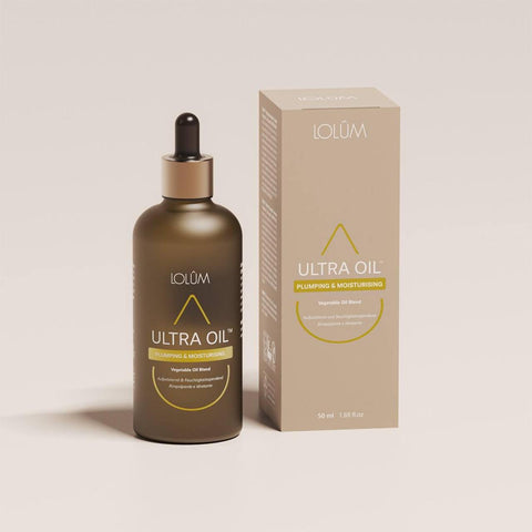 "Seidige Textur von ULTRA OIL™ 50 ml auf der Haut"